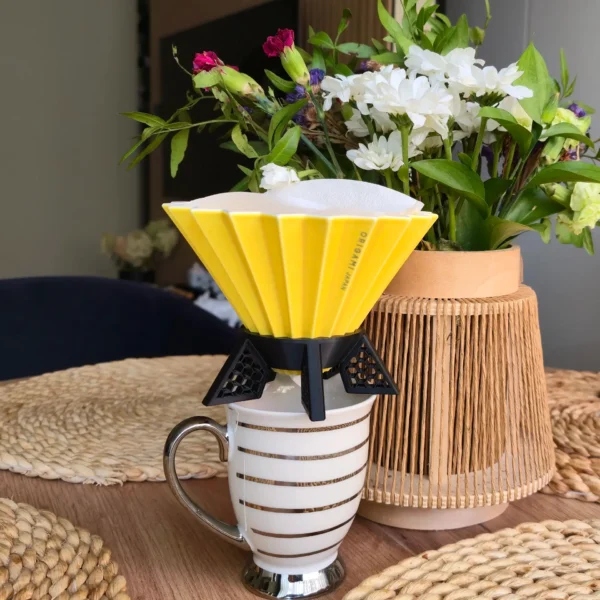 Stojak origami stojący na kubku